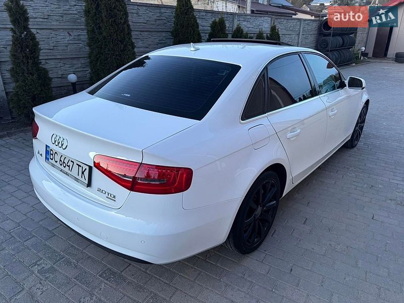 Седан Audi A4 2014 в Львове