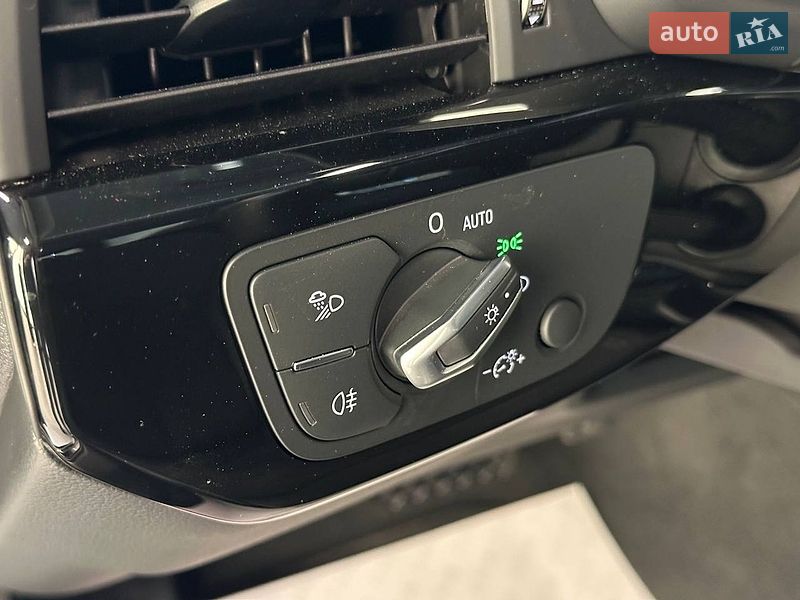 Седан Audi A4 2021 в Львове