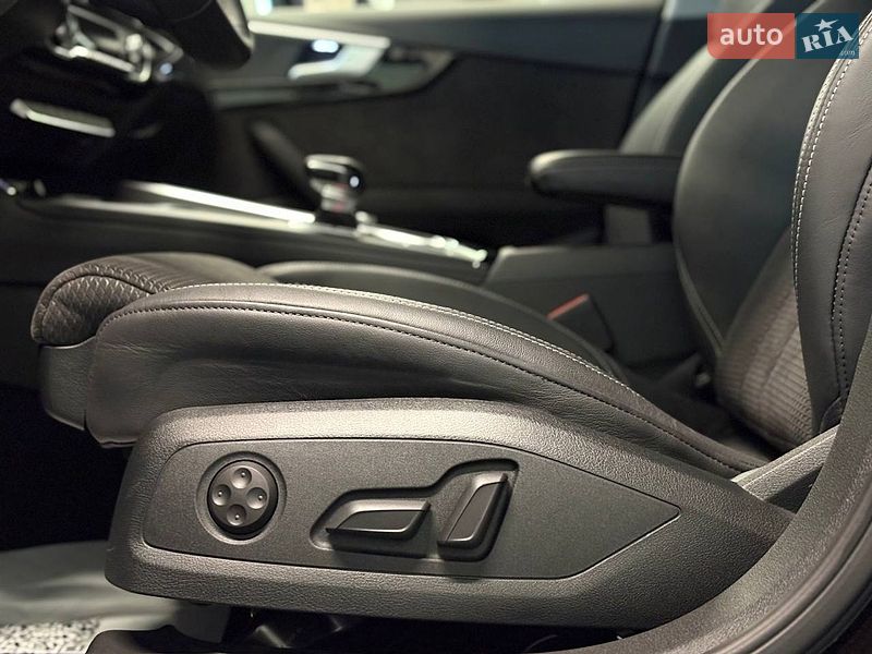 Седан Audi A4 2021 в Львове