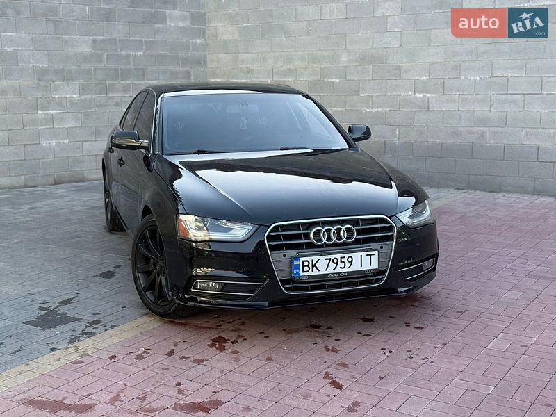 Седан Audi A4 2013 в Ровно