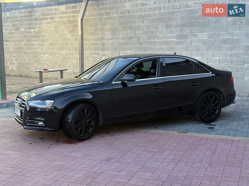 Седан Audi A4 2013 в Ровно