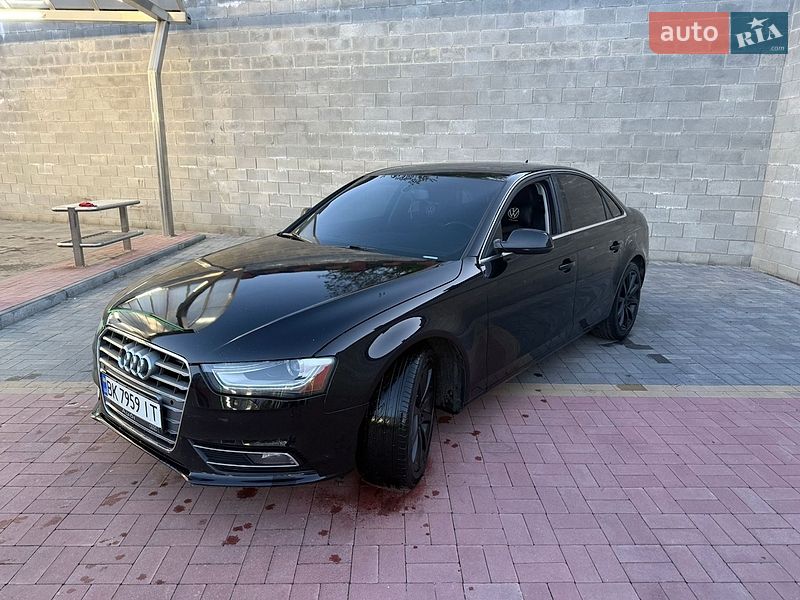Седан Audi A4 2013 в Ровно