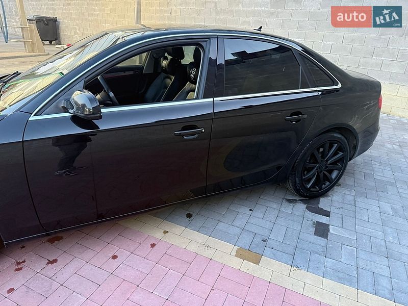 Седан Audi A4 2013 в Ровно
