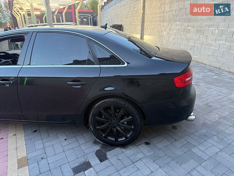 Седан Audi A4 2013 в Ровно