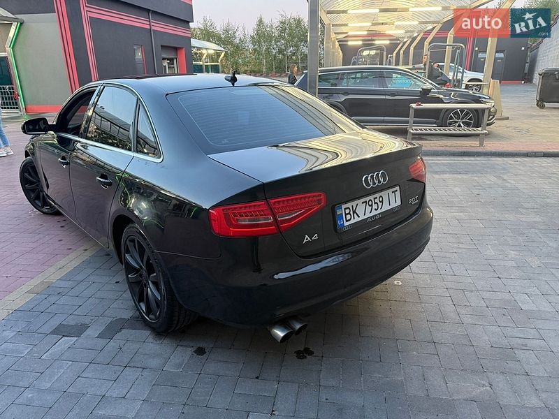 Седан Audi A4 2013 в Ровно