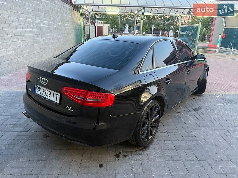 Седан Audi A4 2013 в Ровно