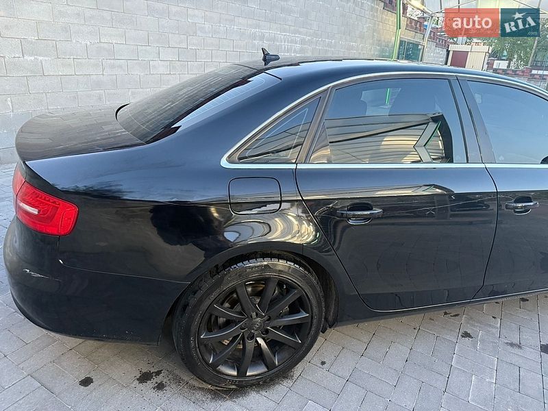 Седан Audi A4 2013 в Ровно