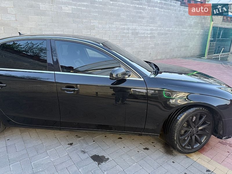 Седан Audi A4 2013 в Ровно
