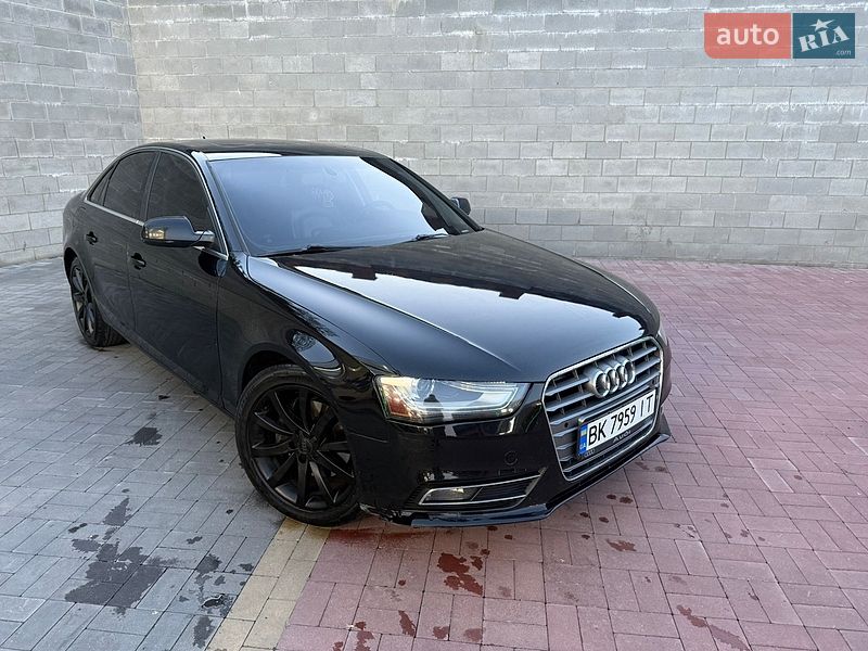 Седан Audi A4 2013 в Ровно