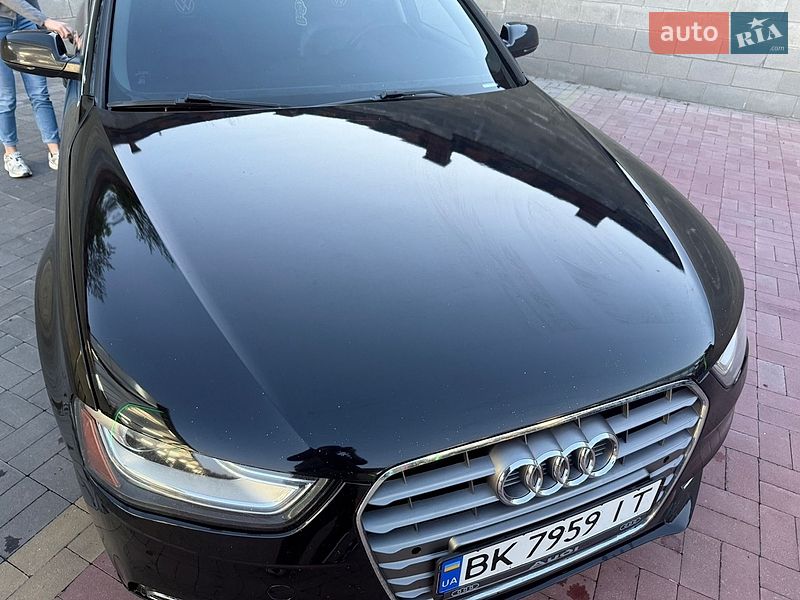 Седан Audi A4 2013 в Ровно