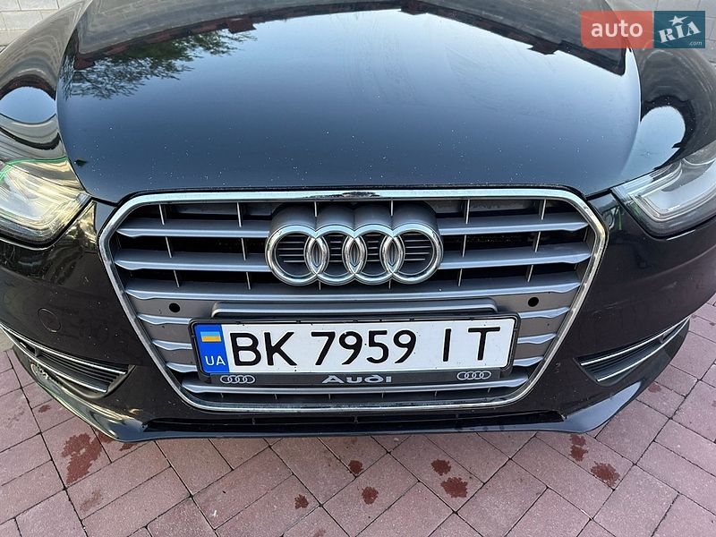 Седан Audi A4 2013 в Ровно