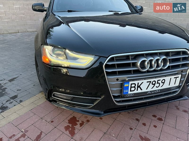 Седан Audi A4 2013 в Ровно