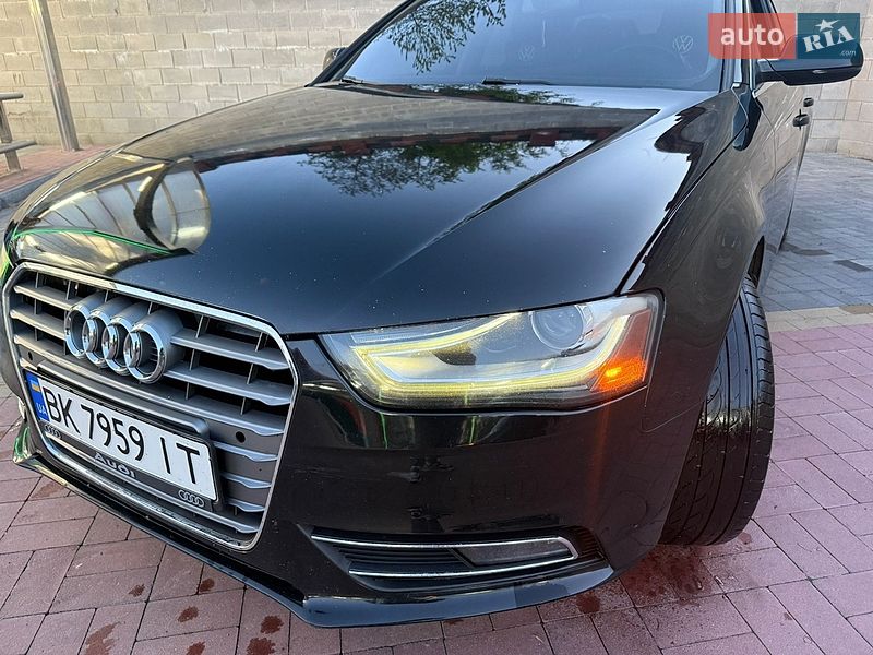 Седан Audi A4 2013 в Ровно