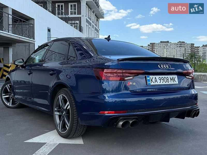 Седан Audi A4 2017 в Києві
