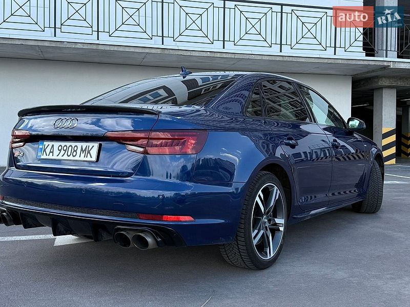 Седан Audi A4 2017 в Києві
