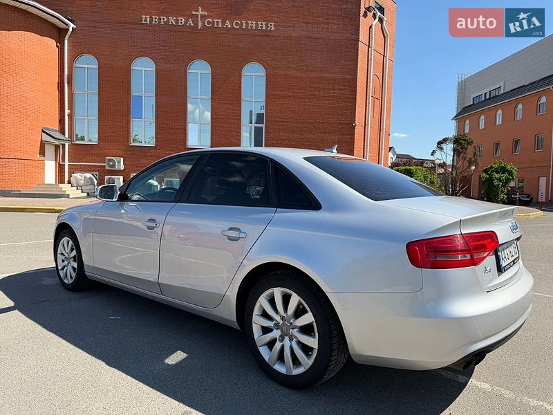 Седан Audi A4 2012 в Киеве
