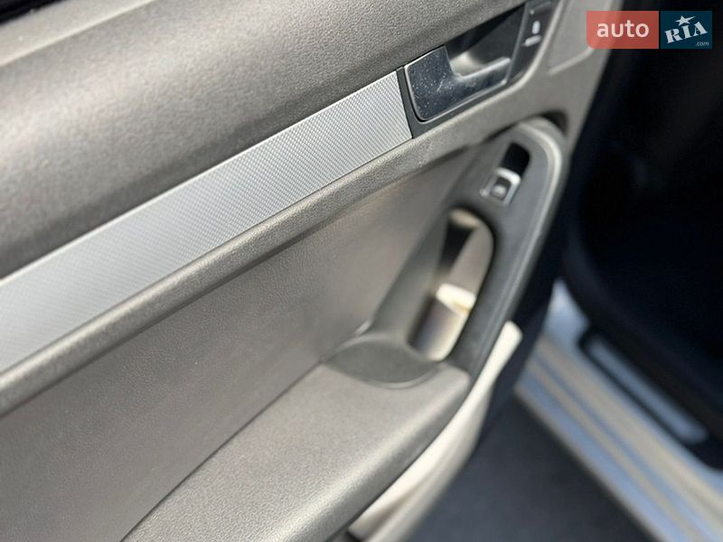 Седан Audi A4 2012 в Киеве