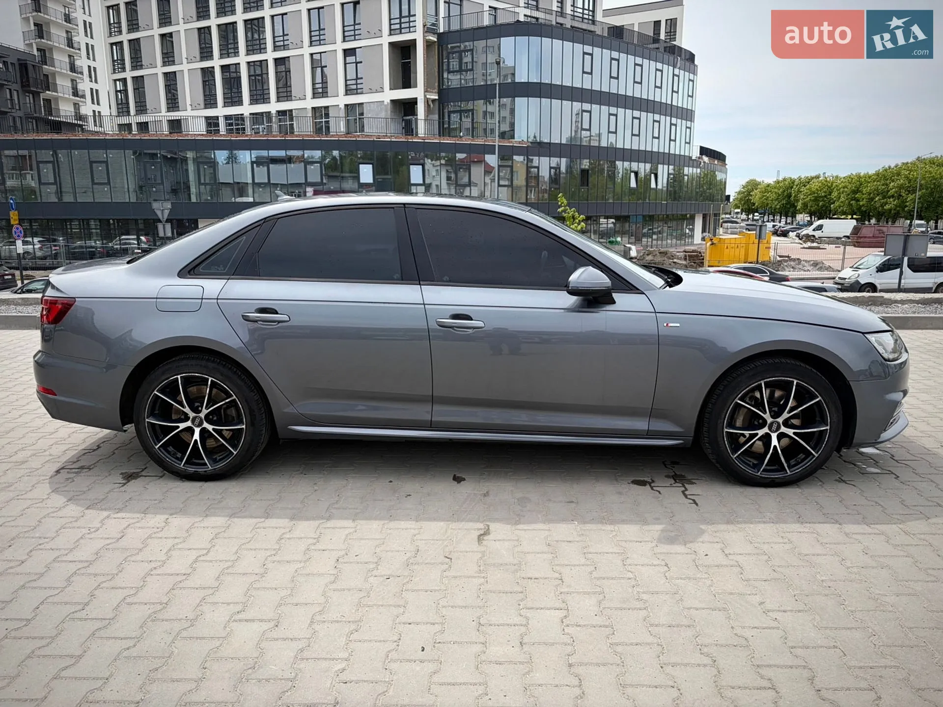 Audi A4 2017 VIN WAUDNAF47JA065150 фото оголошення 4 з 35
