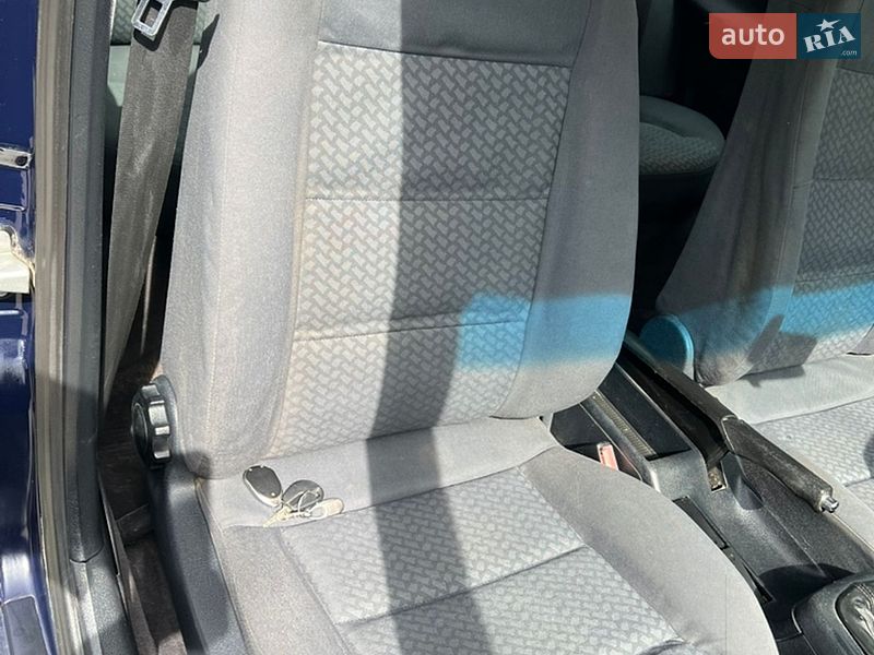 Седан Audi A4 1997 в Львове