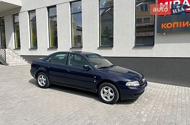 Седан Audi A4 1997 в Львове