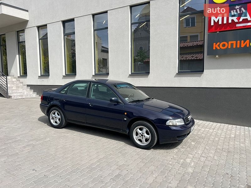 Седан Audi A4 1997 в Львове