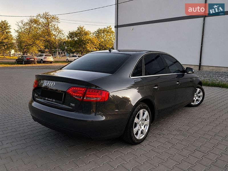Седан Audi A4 2011 в Сторожинці