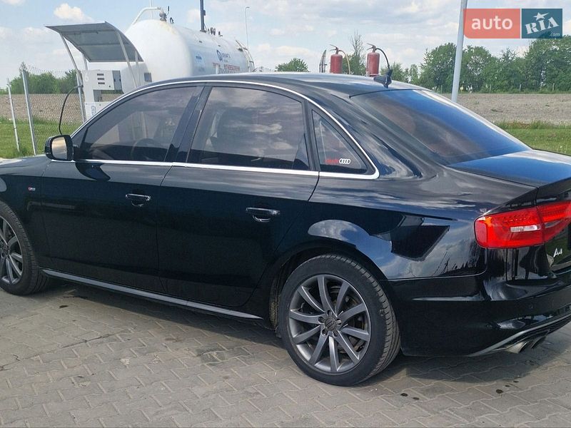 Седан Audi A4 2015 в Рава-Руській