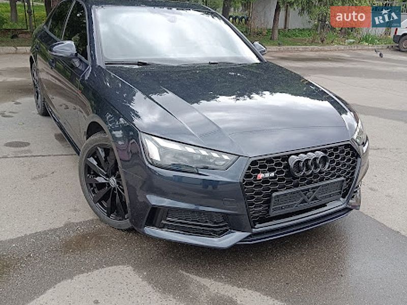 Седан Audi A4 2018 в Сумах
