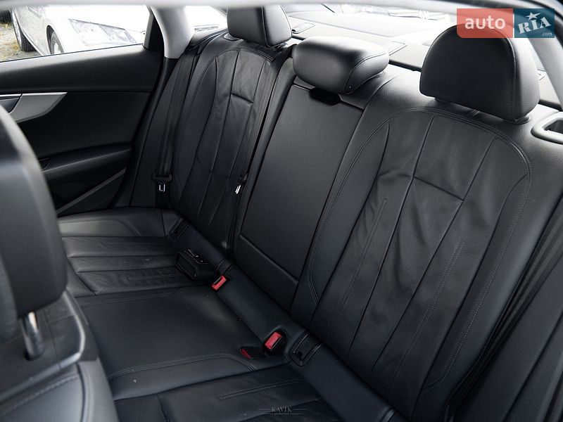 Седан Audi A4 2016 в Львове