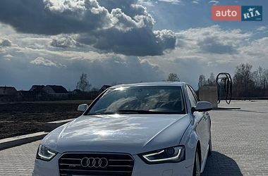 Седан Audi A4 2015 в Калинівці