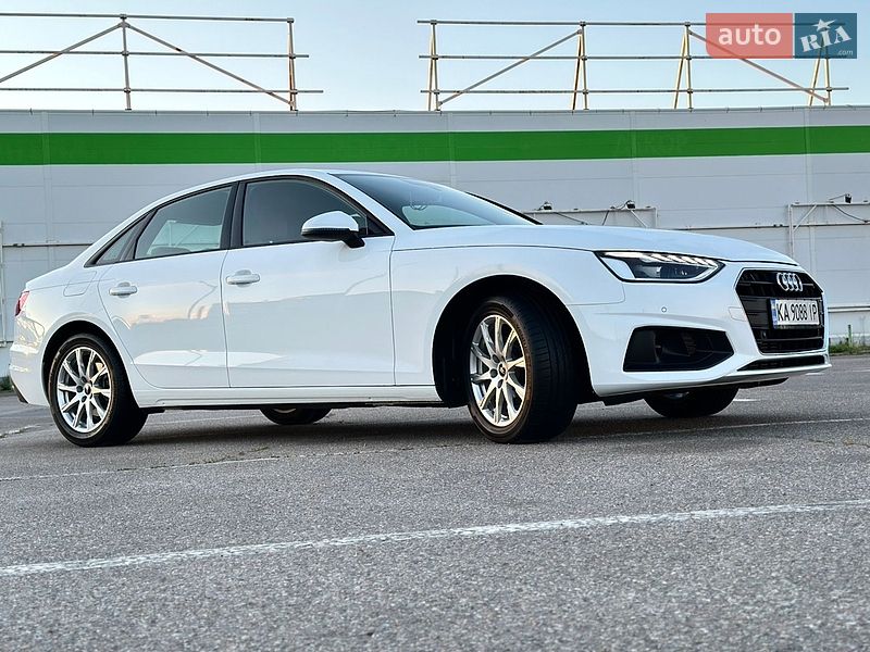 Седан Audi A4 2022 в Одессе