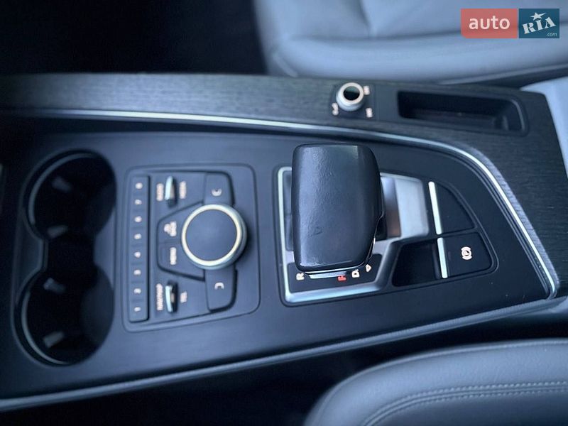Седан Audi A4 2016 в Львове