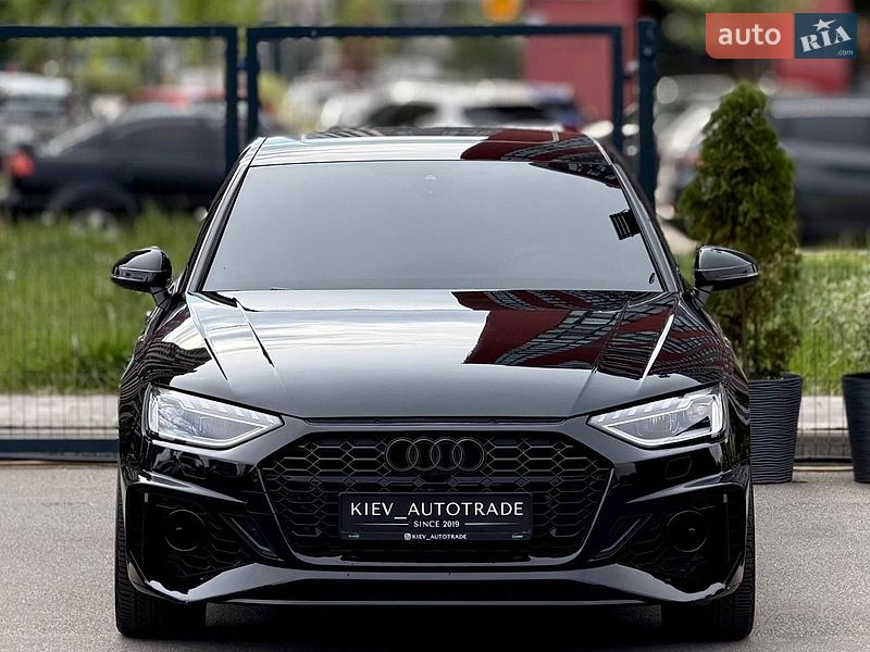 Седан Audi A4 2021 в Киеве