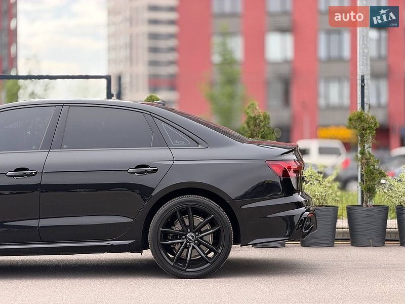 Седан Audi A4 2021 в Киеве