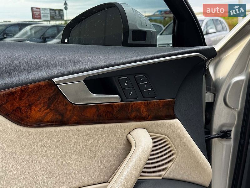 Седан Audi A4 2016 в Львове