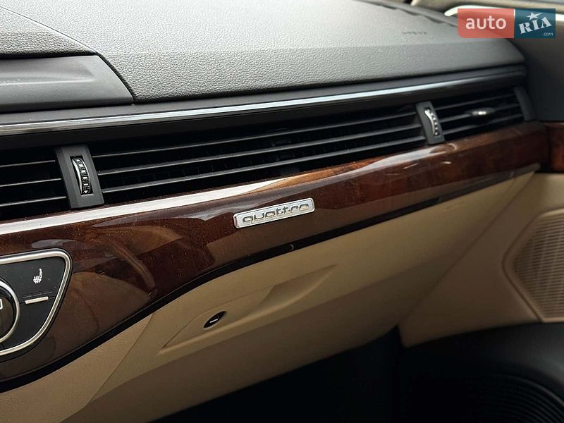 Седан Audi A4 2016 в Львове