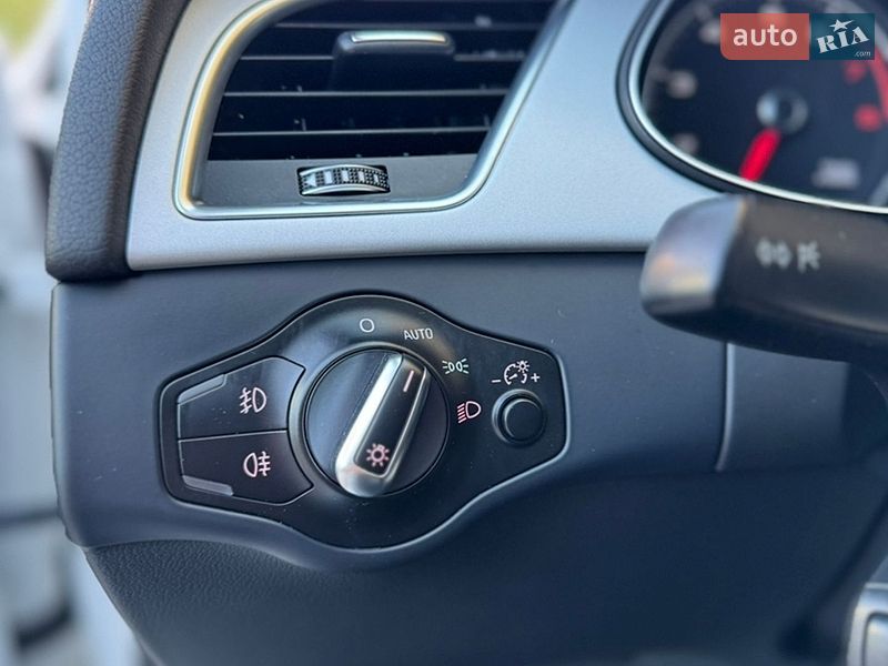 Седан Audi A4 2015 в Рівному