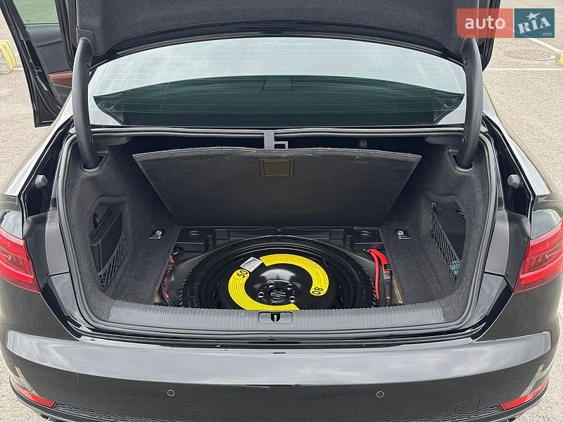 Седан Audi A4 2017 в Львові