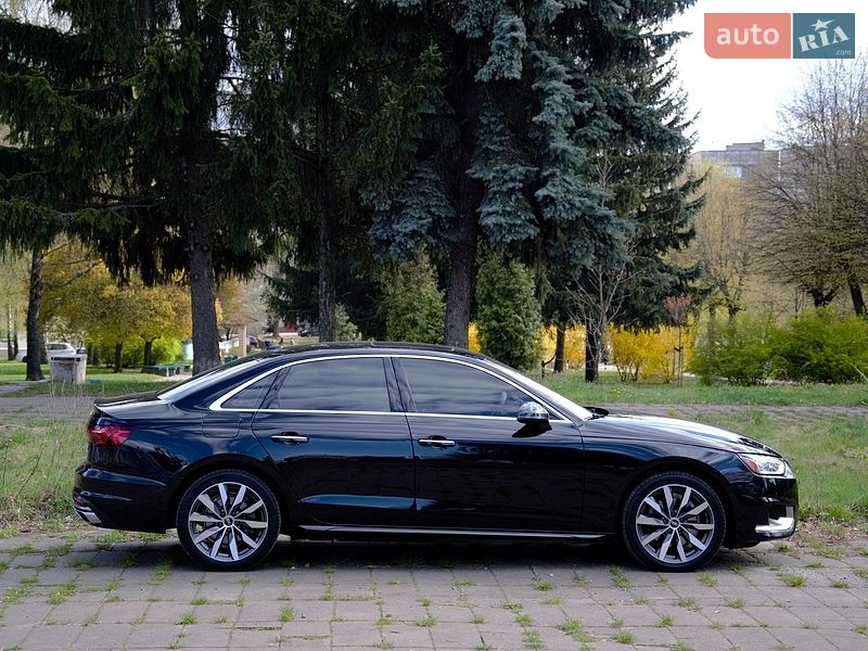 Седан Audi A4 2023 в Киеве