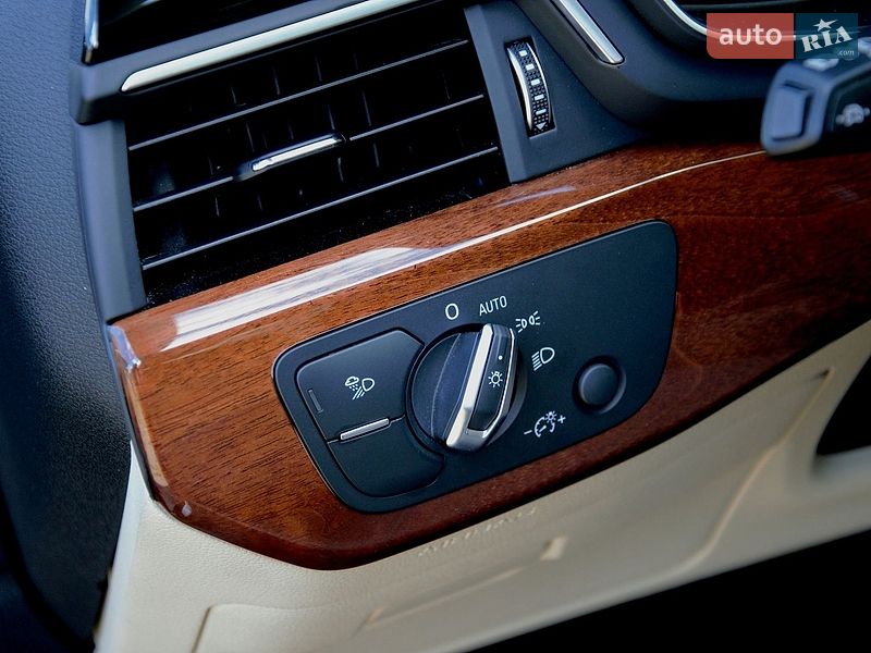 Седан Audi A4 2023 в Киеве