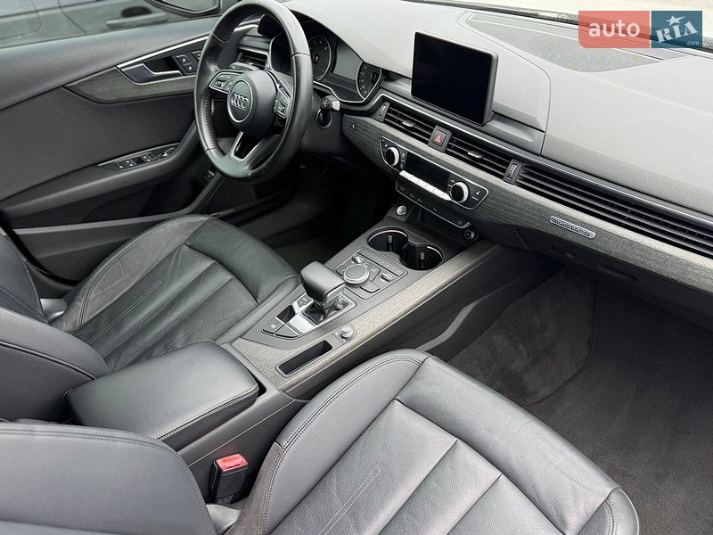 Седан Audi A4 2016 в Самборі