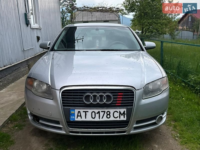 Седан Audi A4 2004 в Долині