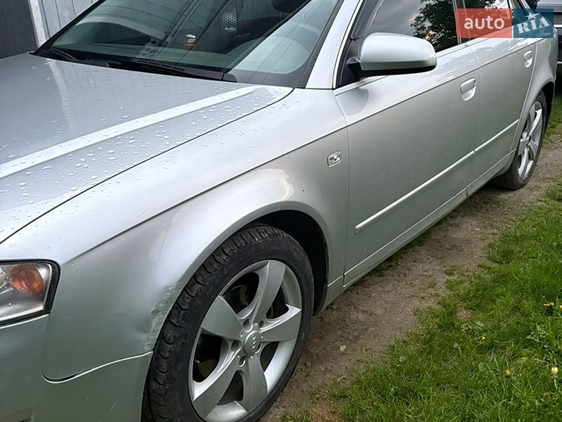 Седан Audi A4 2004 в Долині