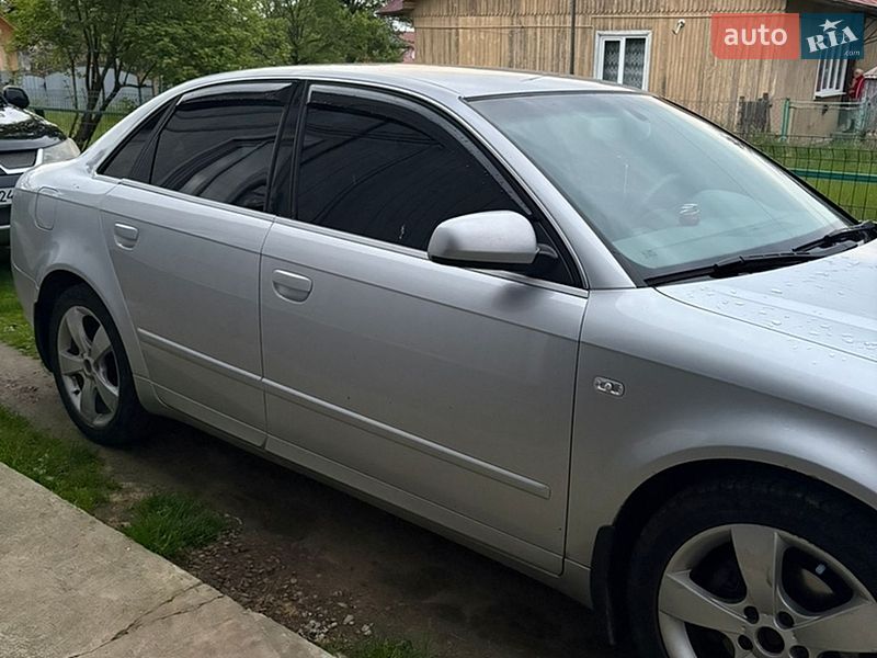 Седан Audi A4 2004 в Долині