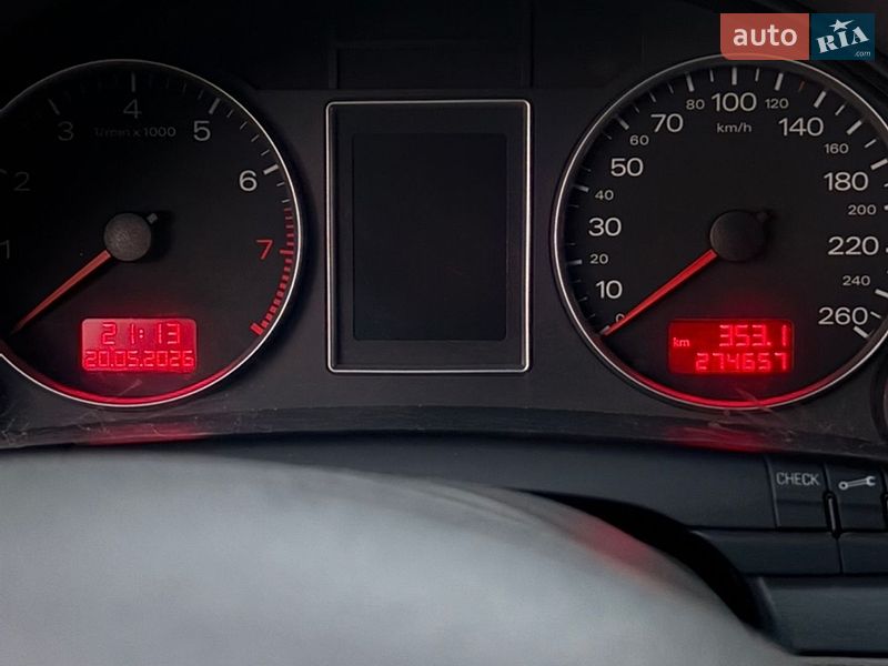 Седан Audi A4 2004 в Долині