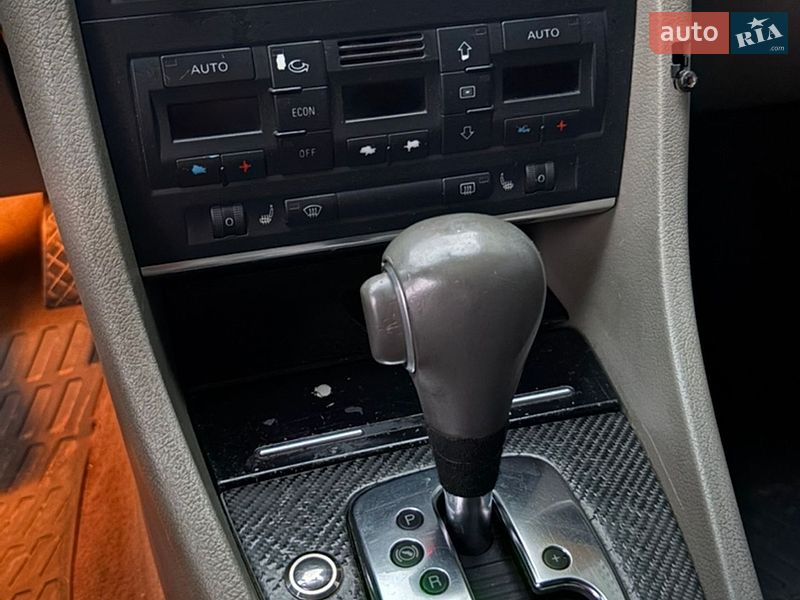 Седан Audi A4 2004 в Долині
