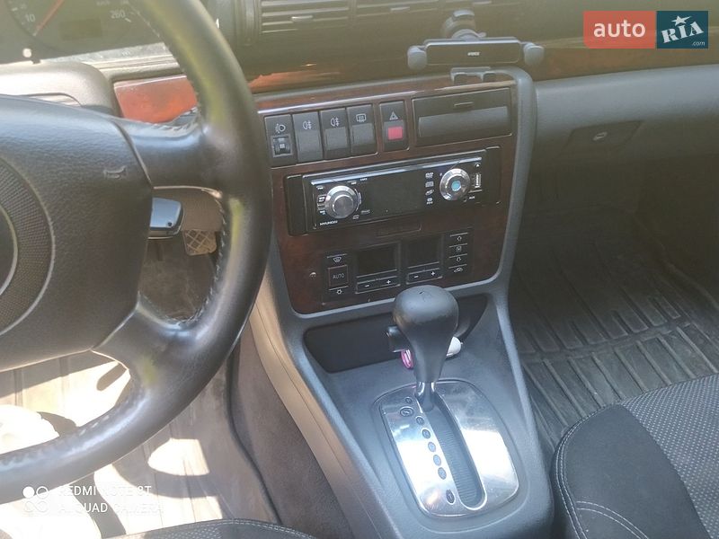 Седан Audi A4 1998 в Золочеве