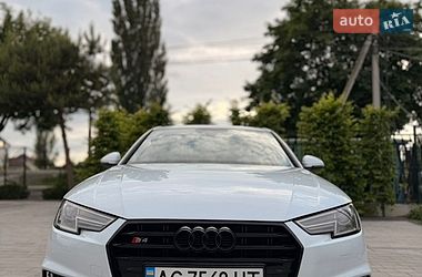 Седан Audi A4 2016 в Луцке