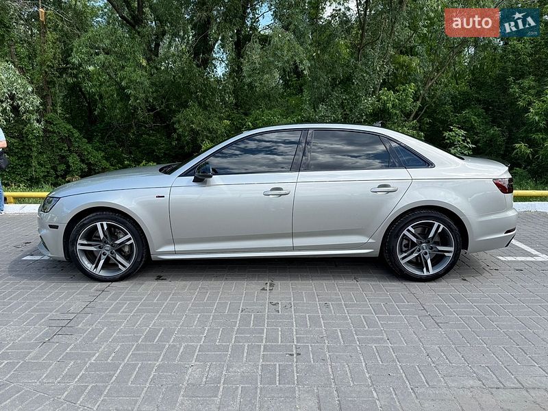 Седан Audi A4 2017 в Киеве