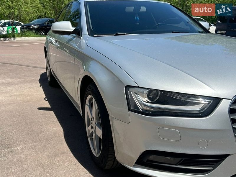 Седан Audi A4 2013 в Киеве